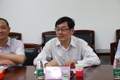 中国兽医药品监察所黄伟忠书记一行来我校调研交流